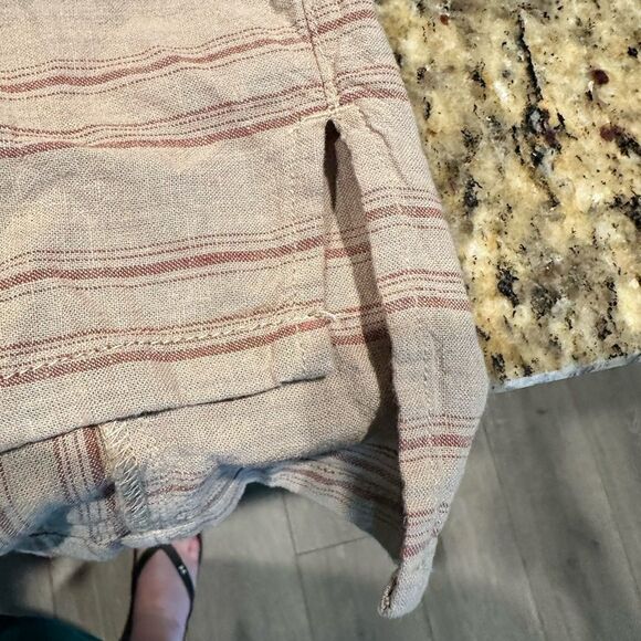 NWOT- Jones & Co Women’s Short Sleeve V Neck Cream Top Shirt Side Slit - Size SM - Picture 4 of 9